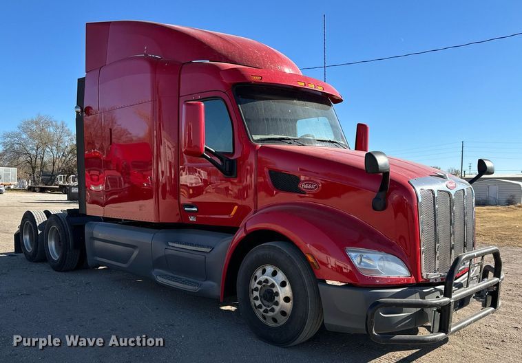 image for item GG9916 2020 Peterbilt 579  semi truck
