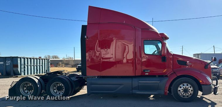 image for item GG9916 2020 Peterbilt 579  semi truck