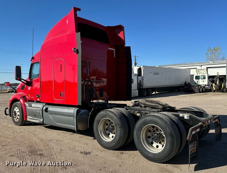 image for item GG9916 2020 Peterbilt 579  semi truck