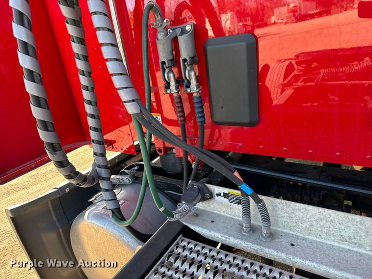 image for item GG9916 2020 Peterbilt 579  semi truck