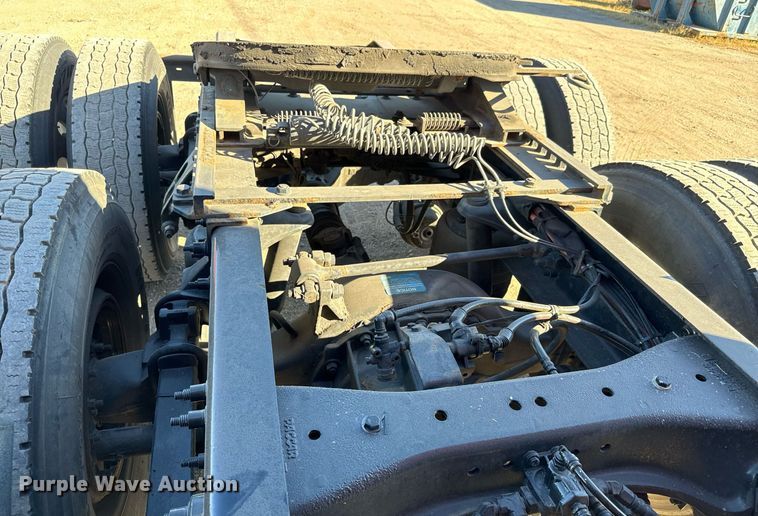 image for item GG9916 2020 Peterbilt 579  semi truck