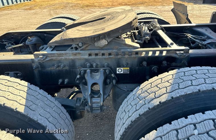 image for item GG9916 2020 Peterbilt 579  semi truck