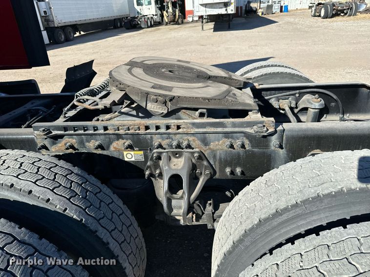 image for item GG9916 2020 Peterbilt 579  semi truck