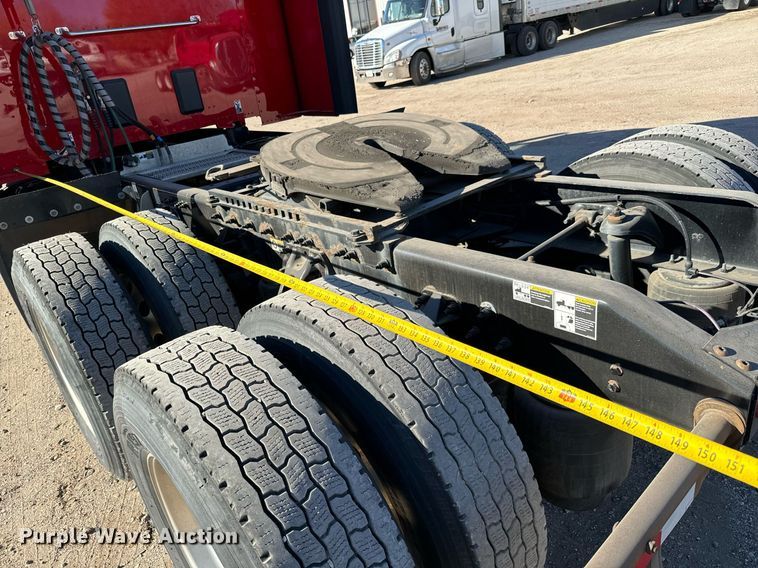 image for item GG9916 2020 Peterbilt 579  semi truck