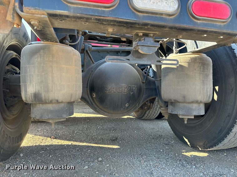 image for item GG9916 2020 Peterbilt 579  semi truck