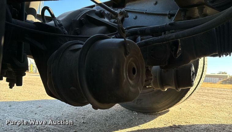 image for item GG9916 2020 Peterbilt 579  semi truck