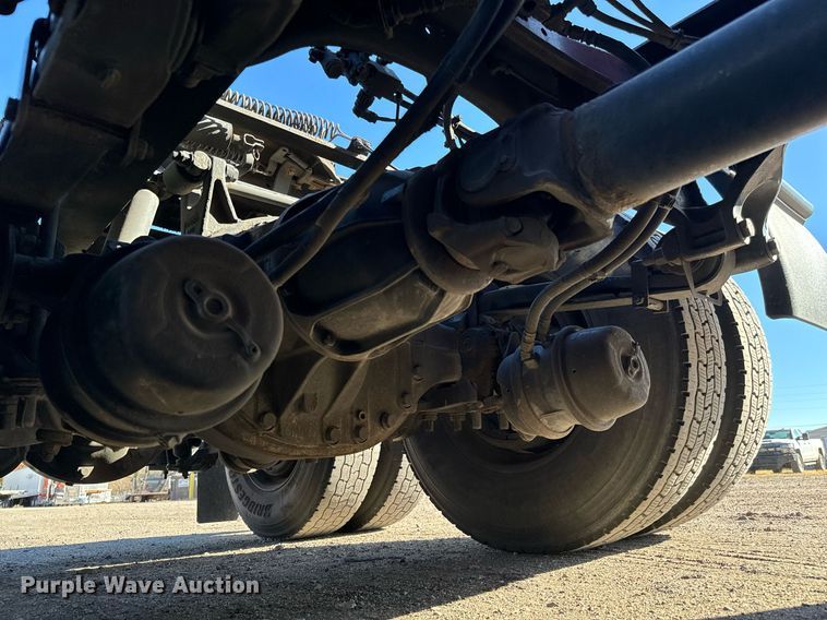 image for item GG9916 2020 Peterbilt 579  semi truck