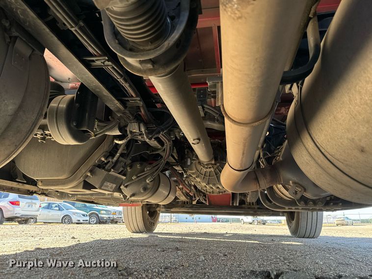 image for item GG9916 2020 Peterbilt 579  semi truck