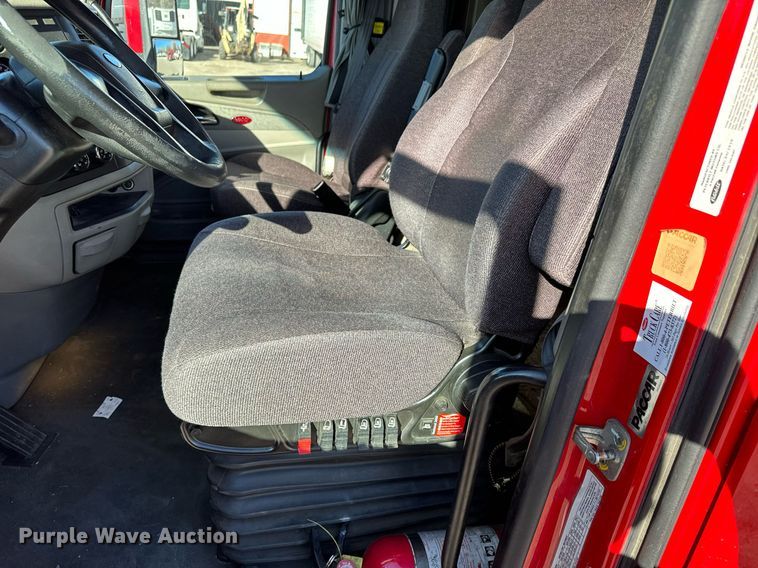 image for item GG9916 2020 Peterbilt 579  semi truck