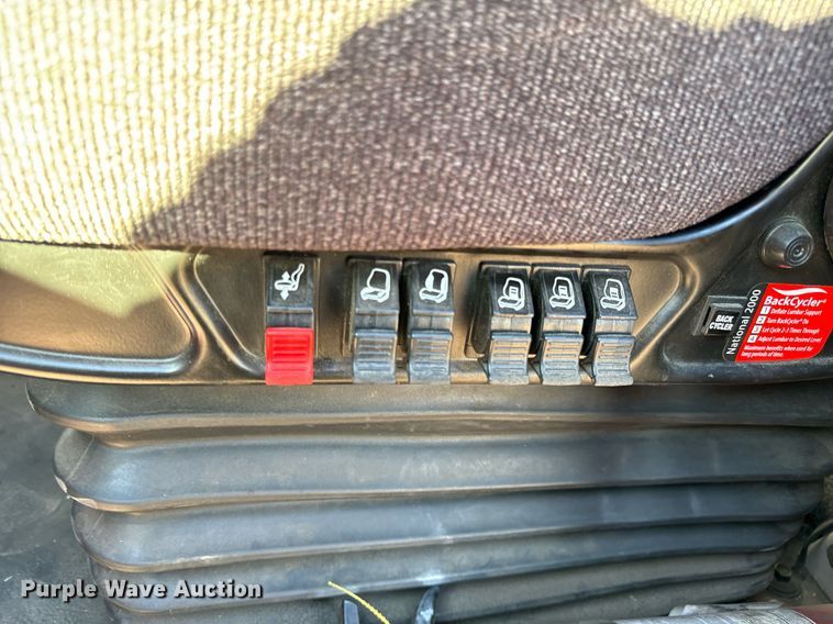 image for item GG9916 2020 Peterbilt 579  semi truck