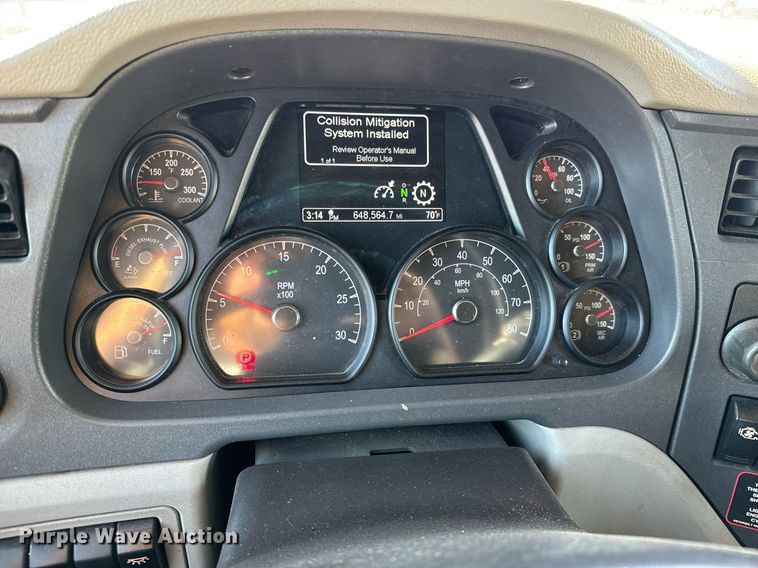 image for item GG9916 2020 Peterbilt 579  semi truck