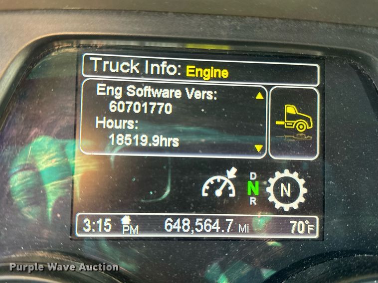 image for item GG9916 2020 Peterbilt 579  semi truck