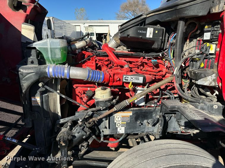 image for item GG9916 2020 Peterbilt 579  semi truck