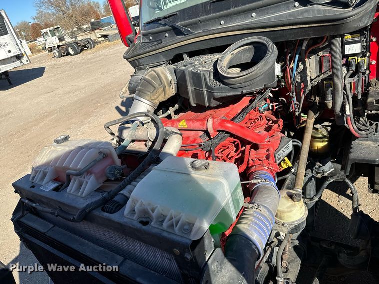 image for item GG9916 2020 Peterbilt 579  semi truck