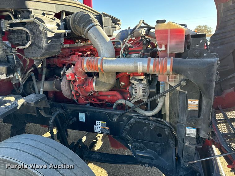 image for item GG9916 2020 Peterbilt 579  semi truck