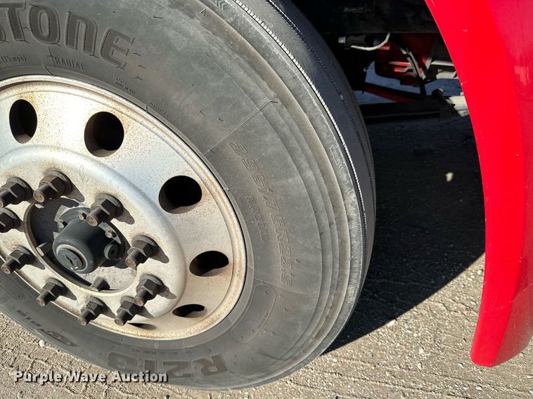 image for item GG9916 2020 Peterbilt 579  semi truck