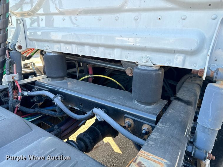 image for item GG9918 2015 Freightliner Cascadia  semi truck