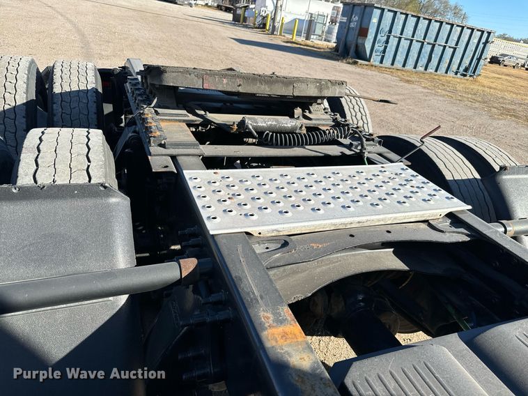 image for item GG9918 2015 Freightliner Cascadia  semi truck