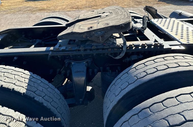 image for item GG9918 2015 Freightliner Cascadia  semi truck