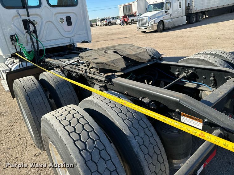 image for item GG9918 2015 Freightliner Cascadia  semi truck