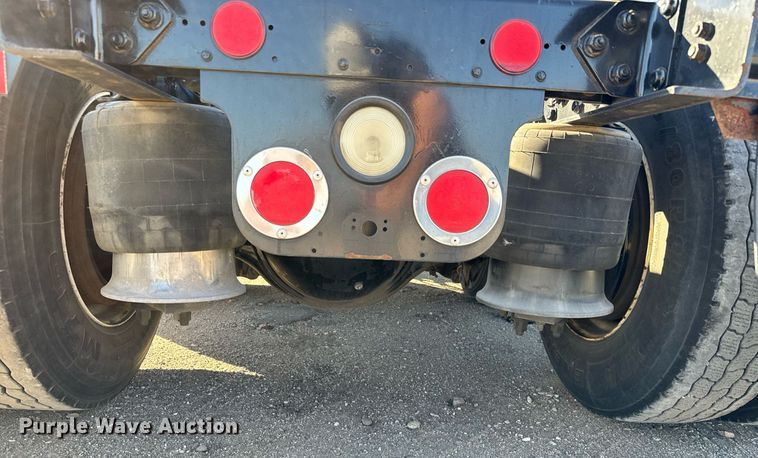 image for item GG9918 2015 Freightliner Cascadia  semi truck