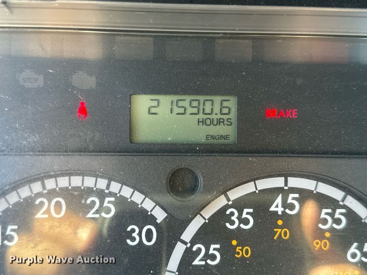 image for item GG9918 2015 Freightliner Cascadia  semi truck