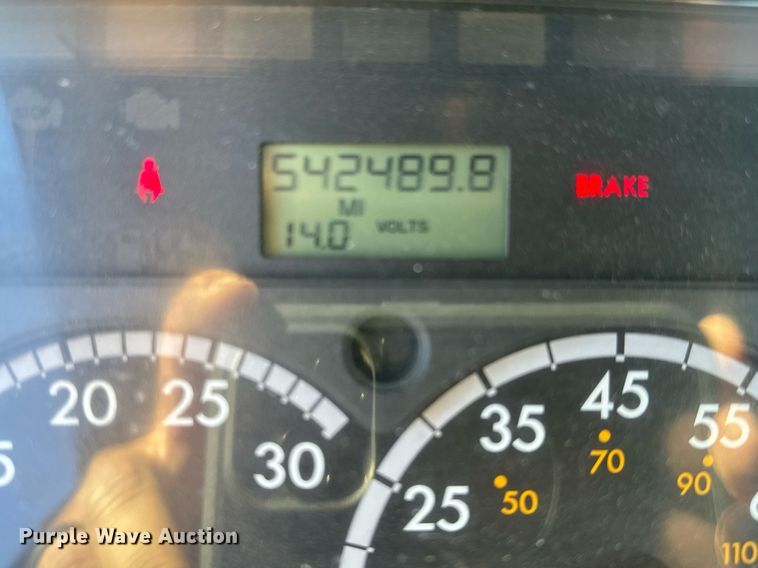 image for item GG9918 2015 Freightliner Cascadia  semi truck