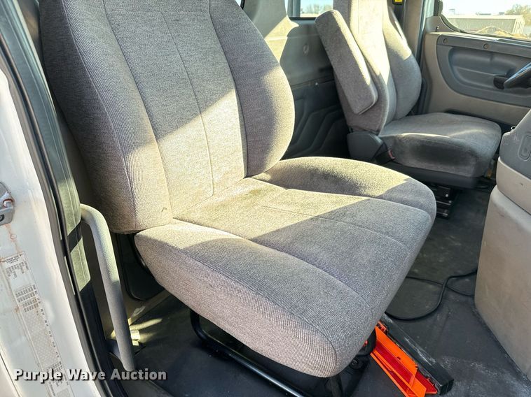 image for item GG9918 2015 Freightliner Cascadia  semi truck