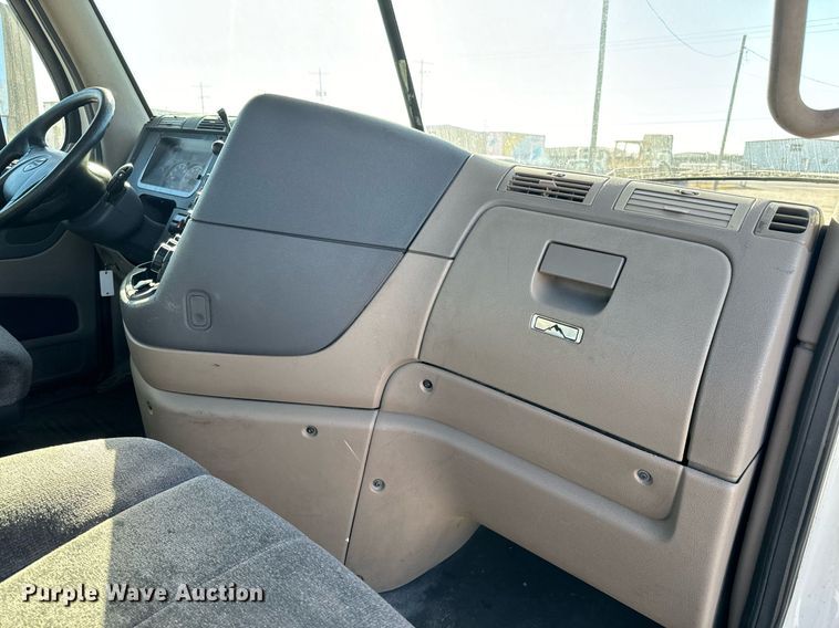 image for item GG9918 2015 Freightliner Cascadia  semi truck