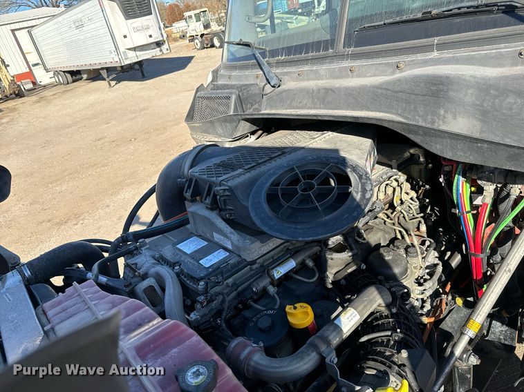 image for item GG9918 2015 Freightliner Cascadia  semi truck