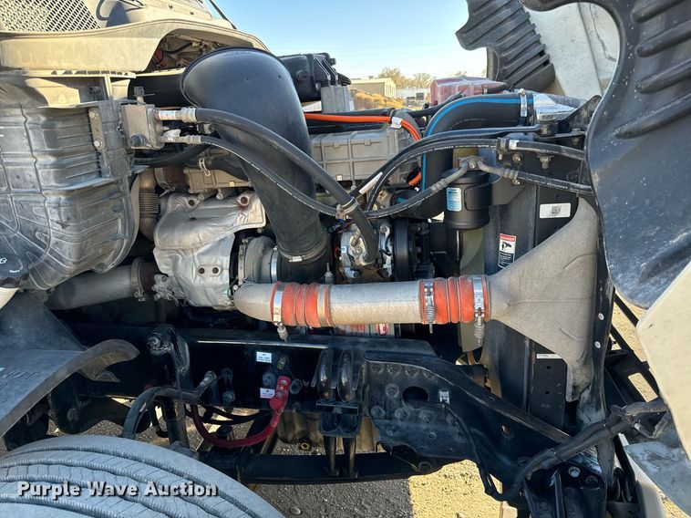 image for item GG9918 2015 Freightliner Cascadia  semi truck