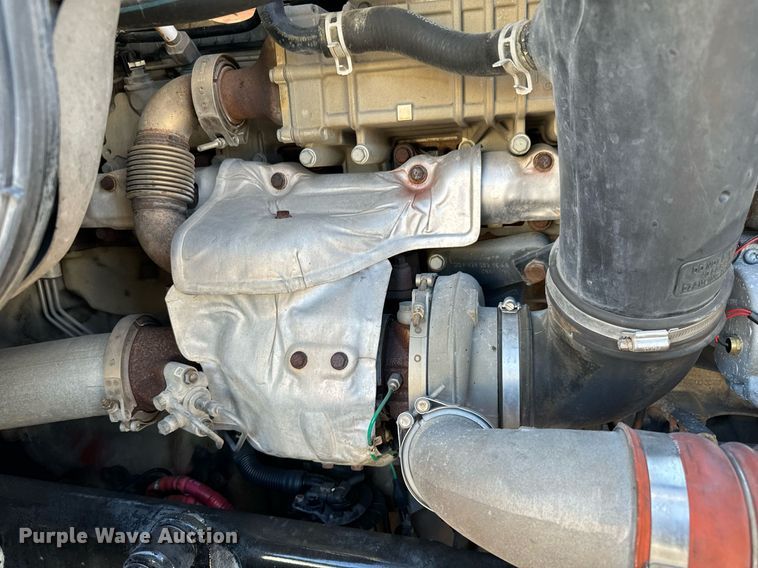 image for item GG9918 2015 Freightliner Cascadia  semi truck