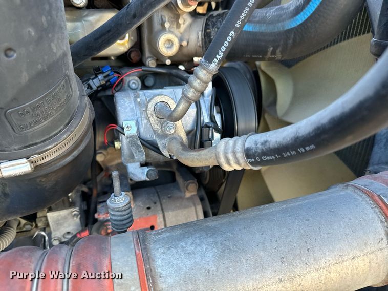 image for item GG9918 2015 Freightliner Cascadia  semi truck