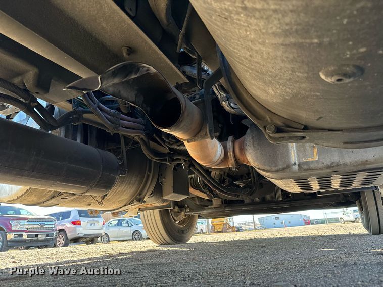 image for item GG9918 2015 Freightliner Cascadia  semi truck