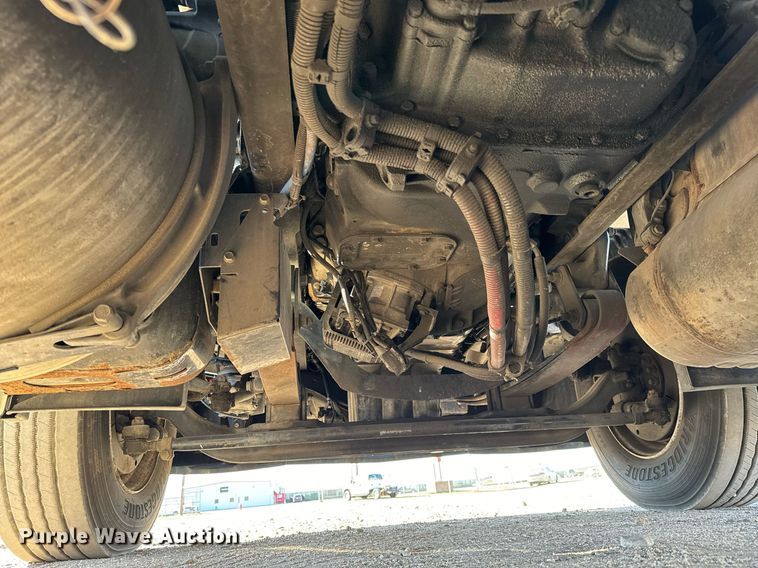 image for item GG9918 2015 Freightliner Cascadia  semi truck