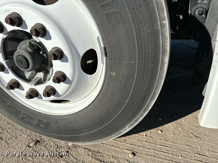 image for item GG9918 2015 Freightliner Cascadia  semi truck