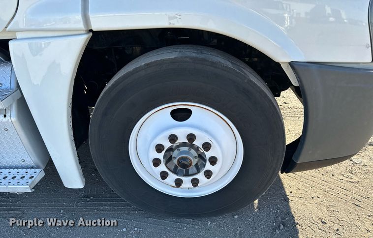 image for item GG9918 2015 Freightliner Cascadia  semi truck