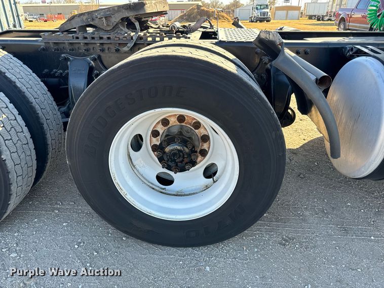 image for item GG9918 2015 Freightliner Cascadia  semi truck