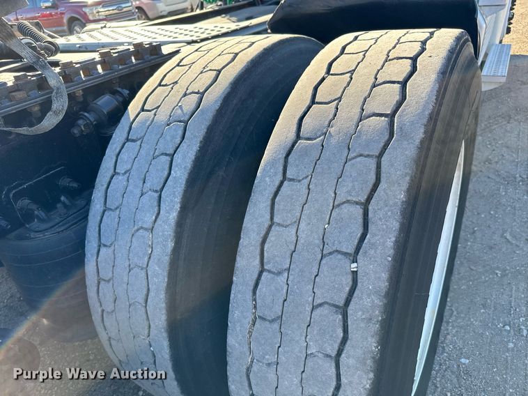 image for item GG9918 2015 Freightliner Cascadia  semi truck