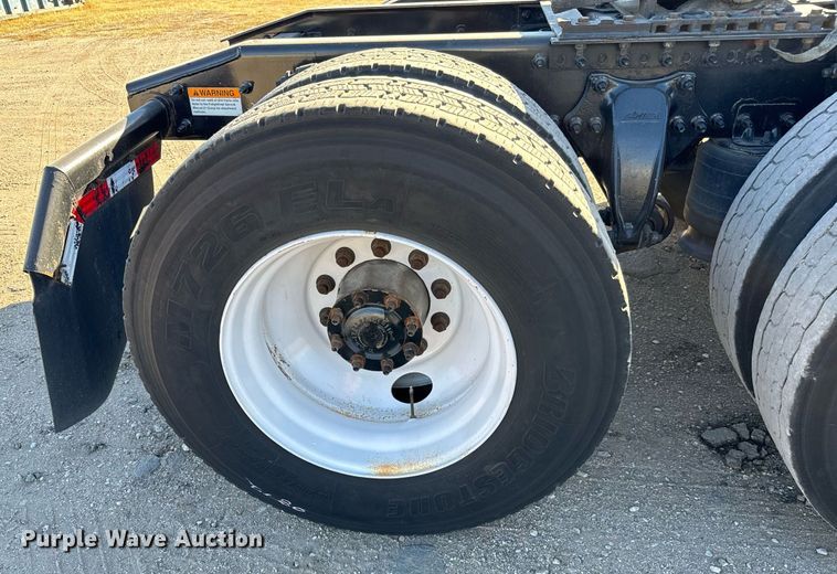 image for item GG9918 2015 Freightliner Cascadia  semi truck