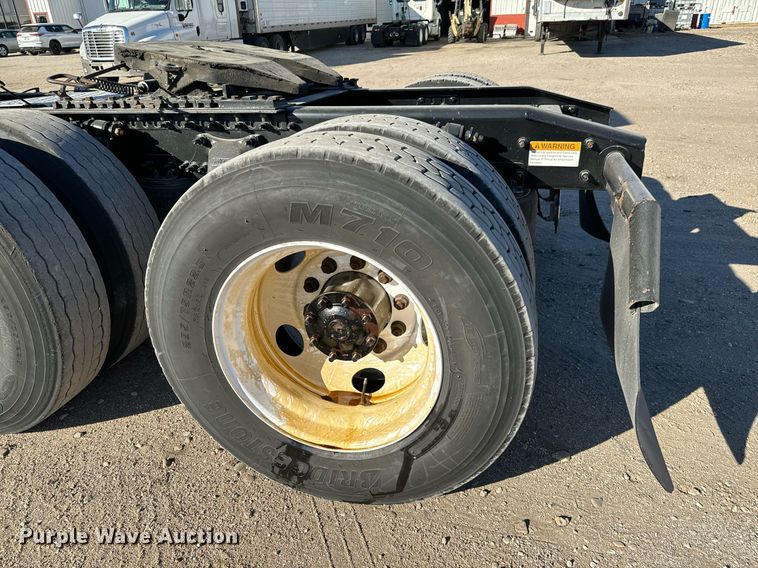 image for item GG9918 2015 Freightliner Cascadia  semi truck