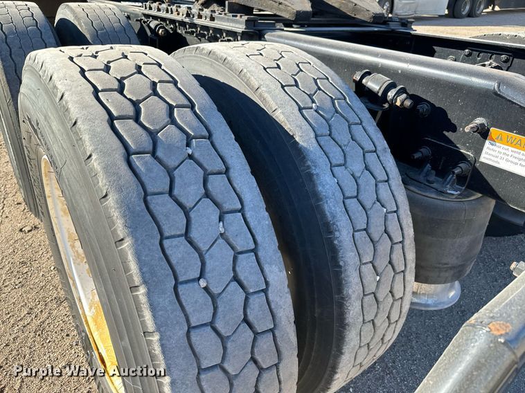 image for item GG9918 2015 Freightliner Cascadia  semi truck