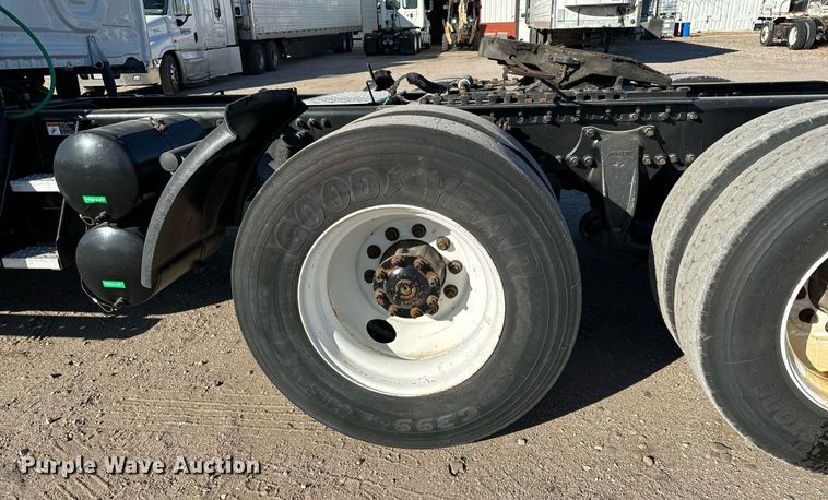 image for item GG9918 2015 Freightliner Cascadia  semi truck