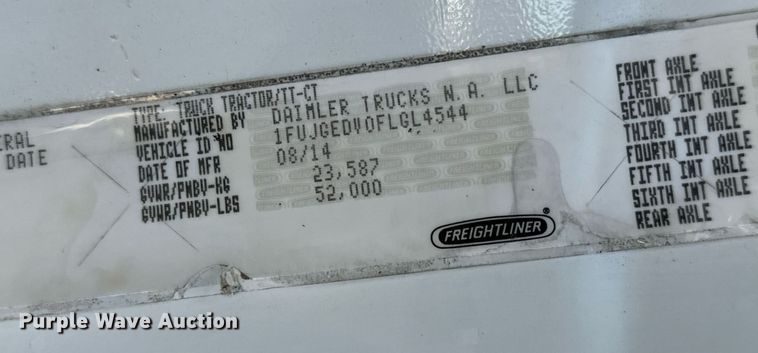 image for item GG9918 2015 Freightliner Cascadia  semi truck