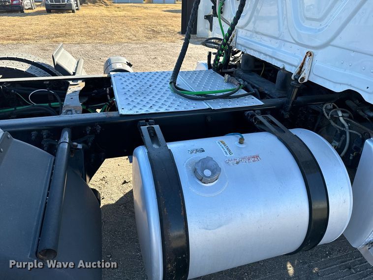 image for item GG9919 2015 Freightliner Cascadia  semi truck