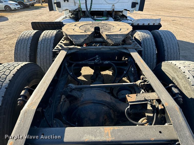 image for item GG9919 2015 Freightliner Cascadia  semi truck