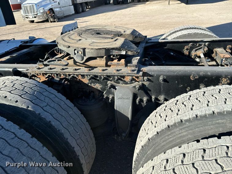 image for item GG9919 2015 Freightliner Cascadia  semi truck