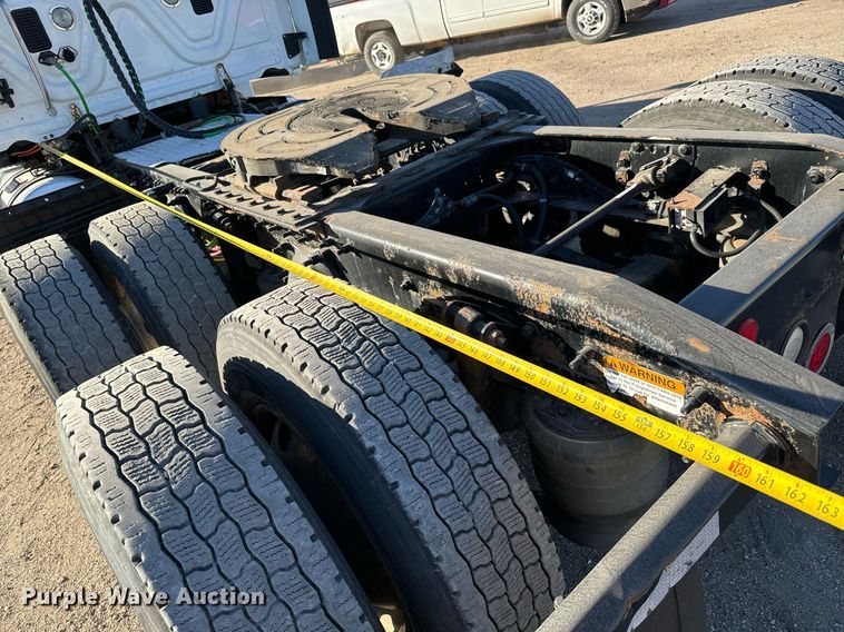 image for item GG9919 2015 Freightliner Cascadia  semi truck