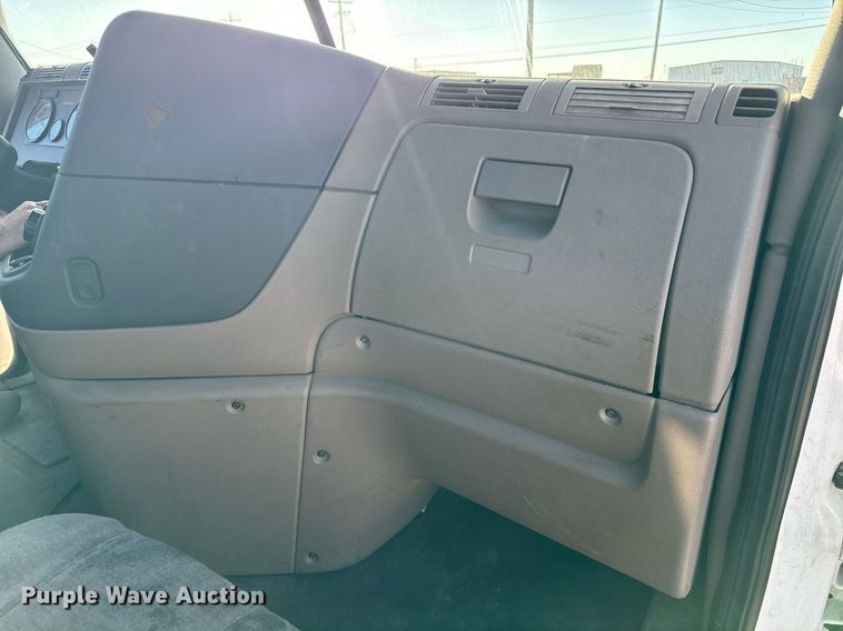 image for item GG9919 2015 Freightliner Cascadia  semi truck