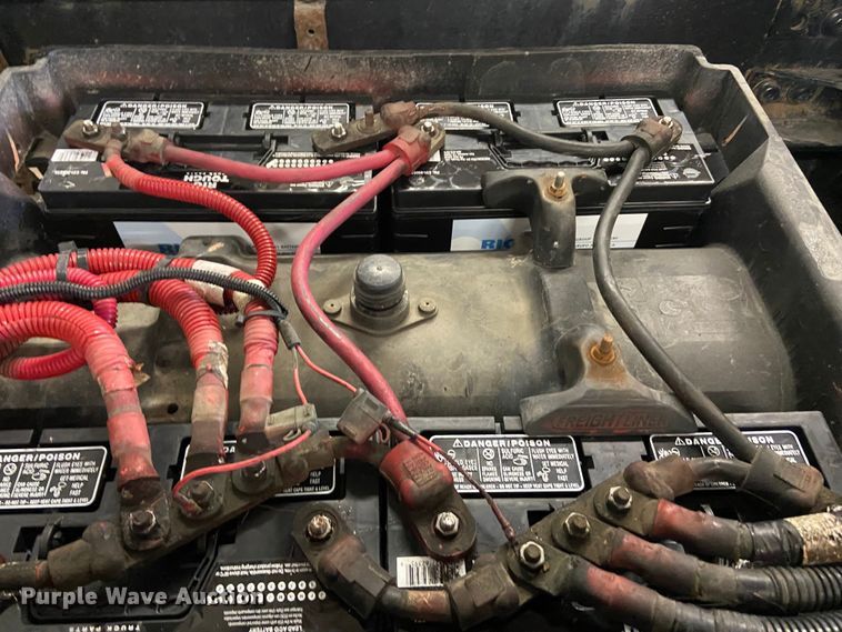 image for item GG9919 2015 Freightliner Cascadia  semi truck